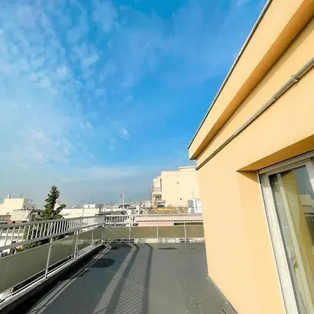 Bright Stylish Studio Near Center! Welcome #1 *